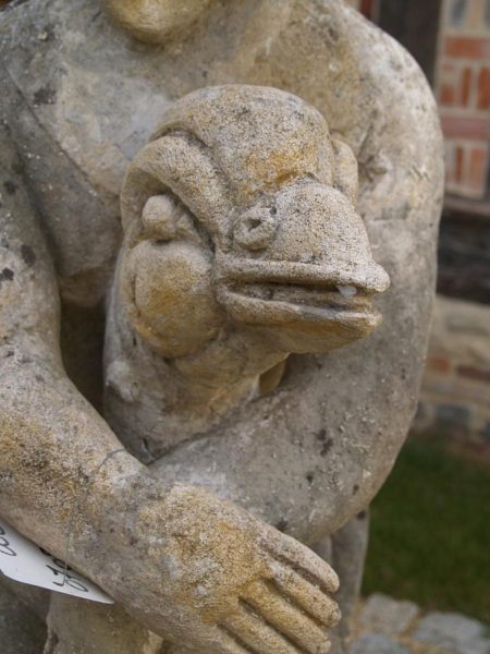 statue ancienne pierre calcaire