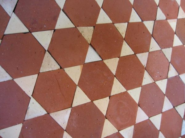 Carrelage Ancien Hexagonal en Terre Cuite avec navettes blanches