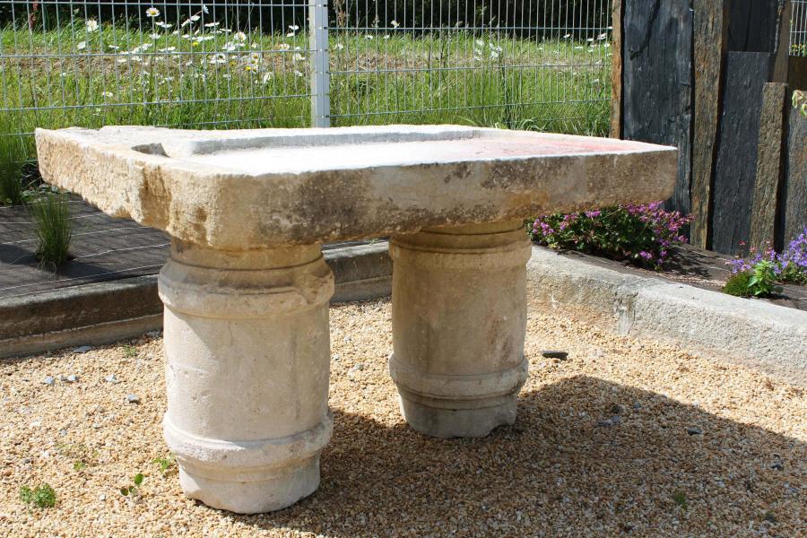 French Limestone Sink On Stone Support Bca Materiaux Anciens