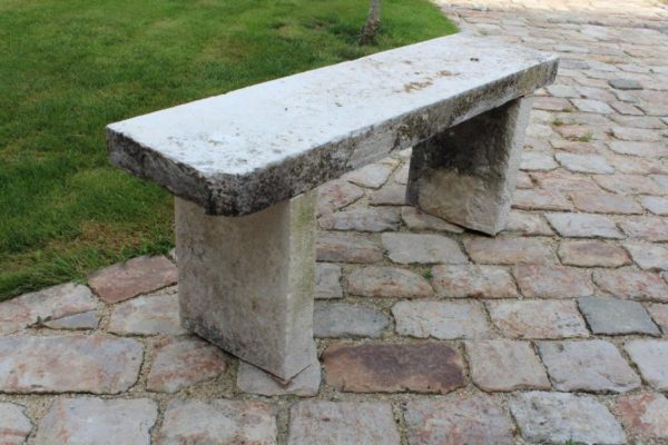 Banc en pierre de récupération