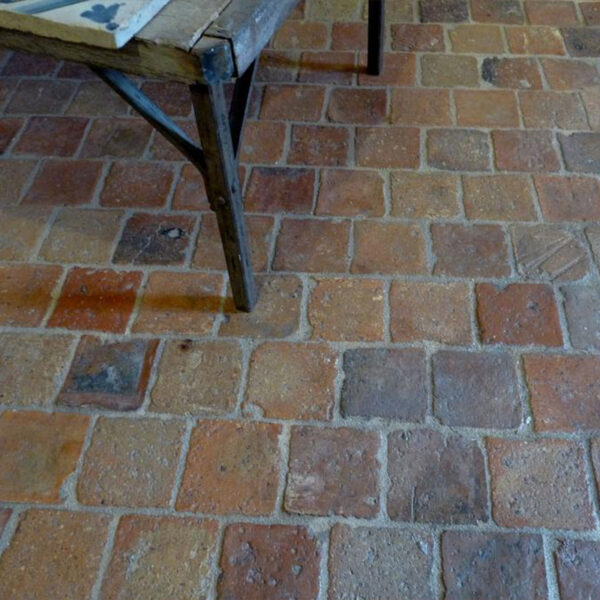10 cm sided terracotta tiles