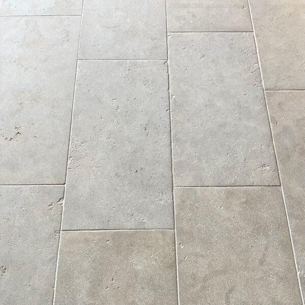 Lightly patinated patrimoine flagstones