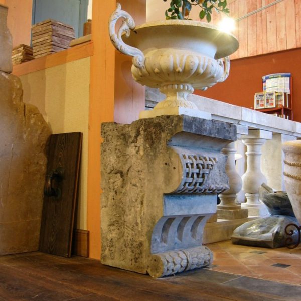 Base in antique limestone