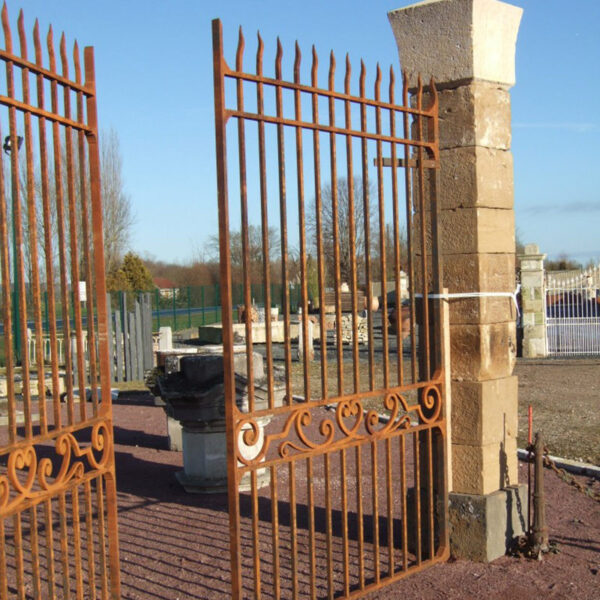 straight barred entry gate