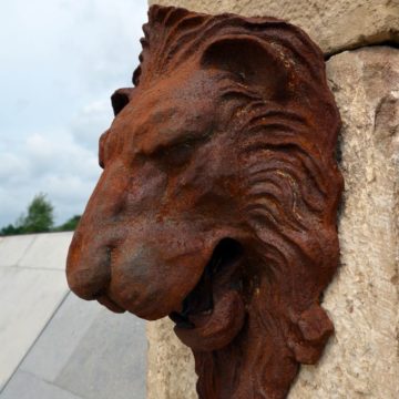 lion head in cast iron materials