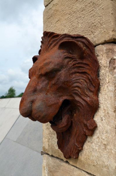 lion head in cast iron materials