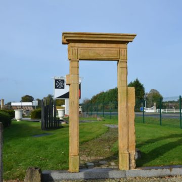 porte entourage pierre calcaire