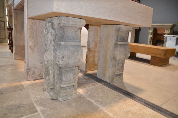 colonne en pierre calcaire