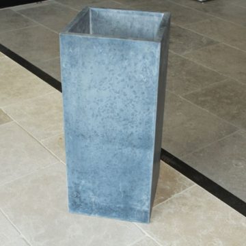 Pot à fleur en pierre bleue