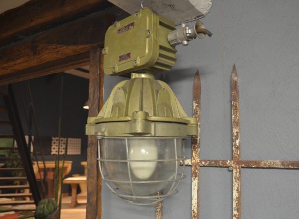 Luminaire industriel en fonte
