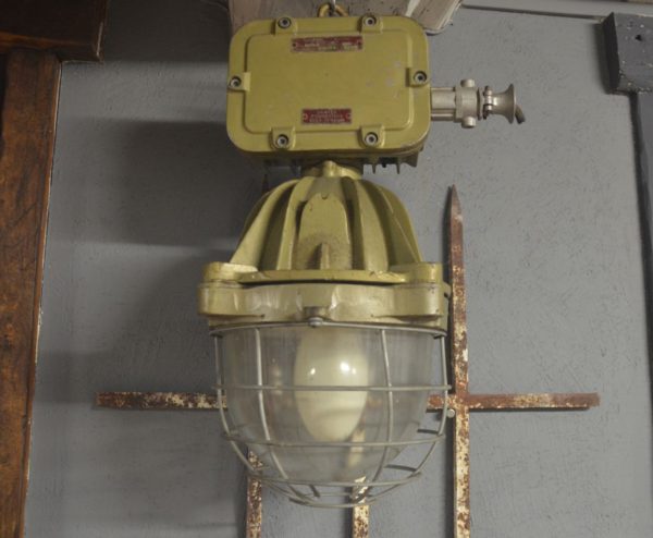 lampe industriel en fonte