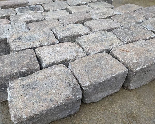 Thickness of antique cobblestones