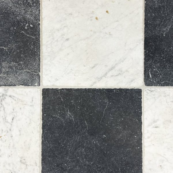 Balck and white flooring in marble