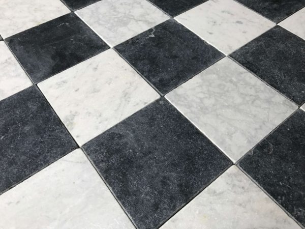 Classic marble in black and white check