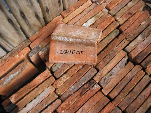 Antique reclaimed clay bricks from france