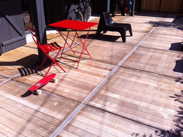 terrasse en panneau de bois ancien