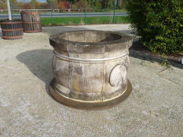 puit ancien en pierre