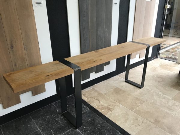 modern design finition of the oak console