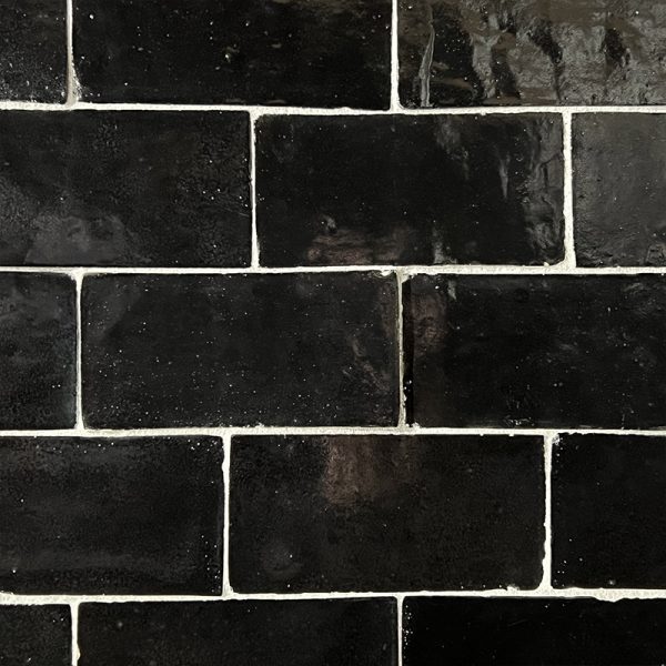 Black glazed bejmat terra cotta tiles