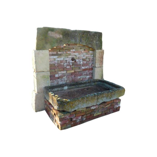 Wall fountain in reclaimed bricks