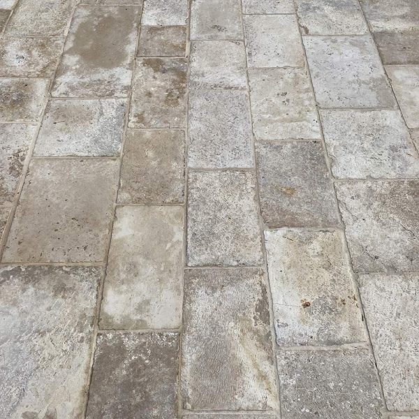Bourgogne type stone paving