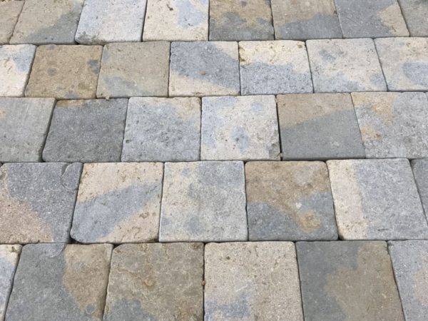 pave pierre naturelle beige et gris