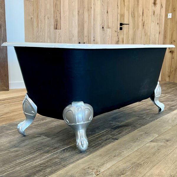 antique bathtub matt