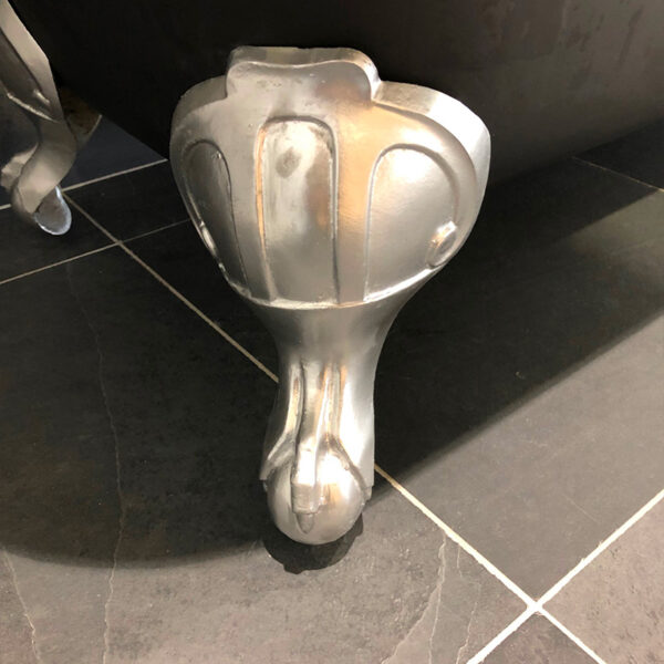 bathtub vintage feet zoom