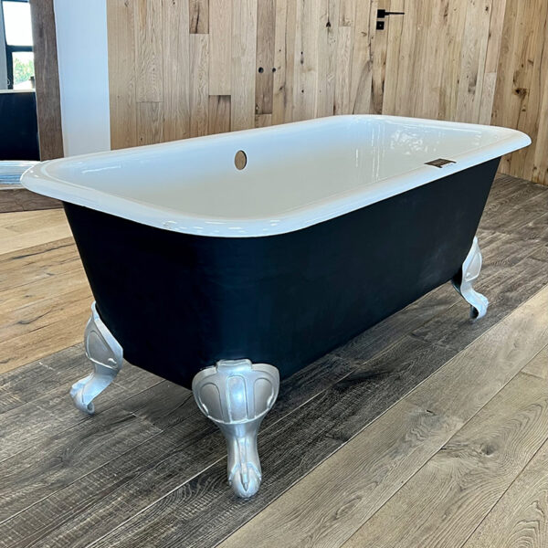old bathtub retro inspiration