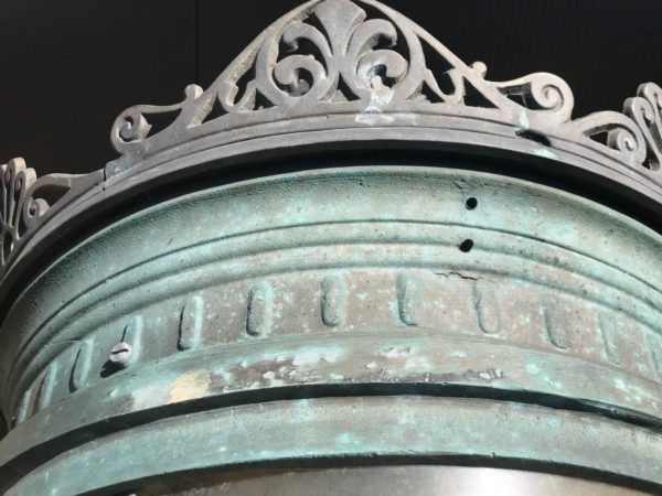 head of the authentic parisian lamps detail