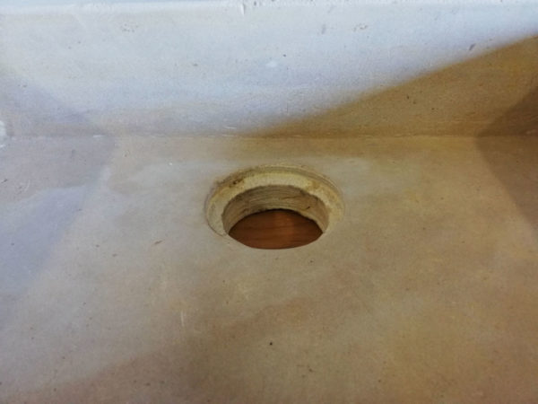 hole of the beige mera soft finish washbasin