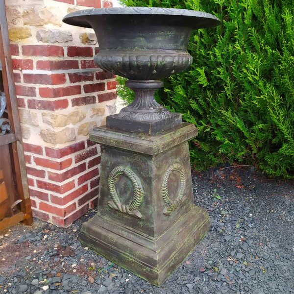 plinth for vases