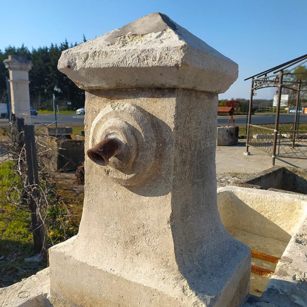 Spout of the large fountain