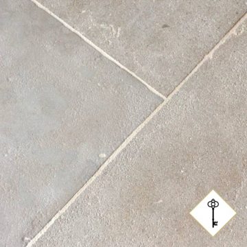 Lightly patined patrimoine flagstones