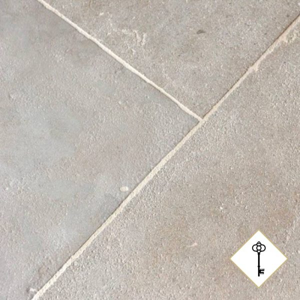 Lightly patined patrimoine flagstones