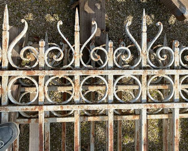 Reclaimed railings in white color