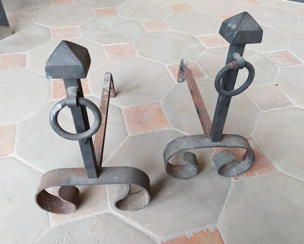 Andirons with rings