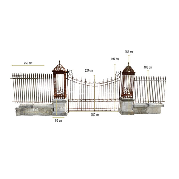 dimensions of monumental entrance outside