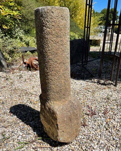 Reclaimed granit post