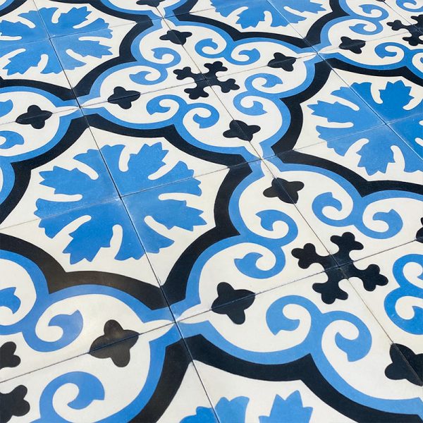 Tiling floor bluet cement tiles