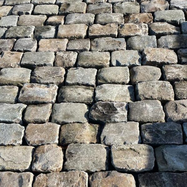 Rectangular sawn antique cobblestones