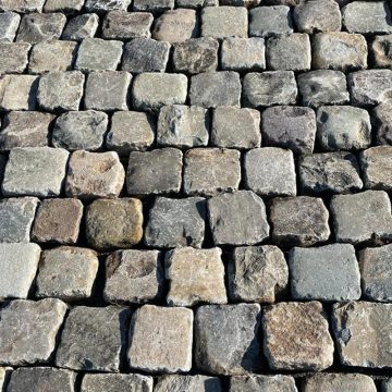 Square sawn antique cobblestones