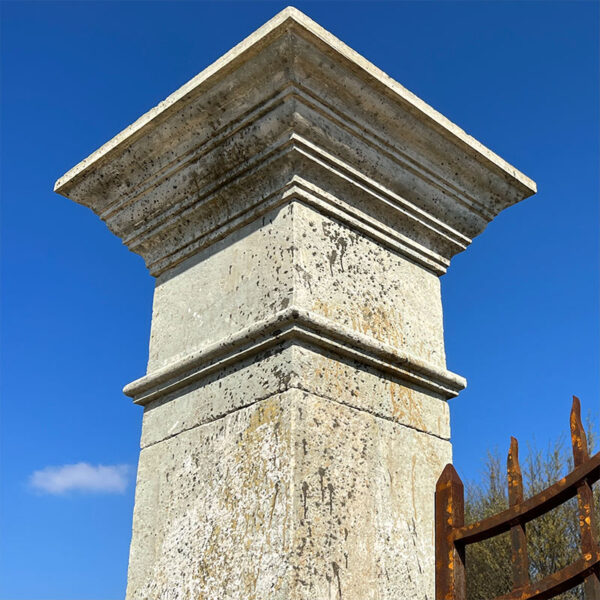 Focus Monumental limestone gate pillars