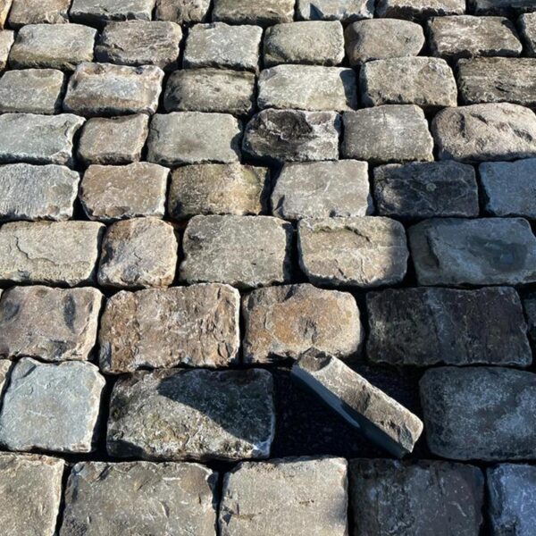 Reclaimed gritstone