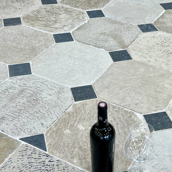 Bourgogne and bluestone cabochons floor