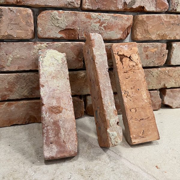 Antique brique for cladding walls