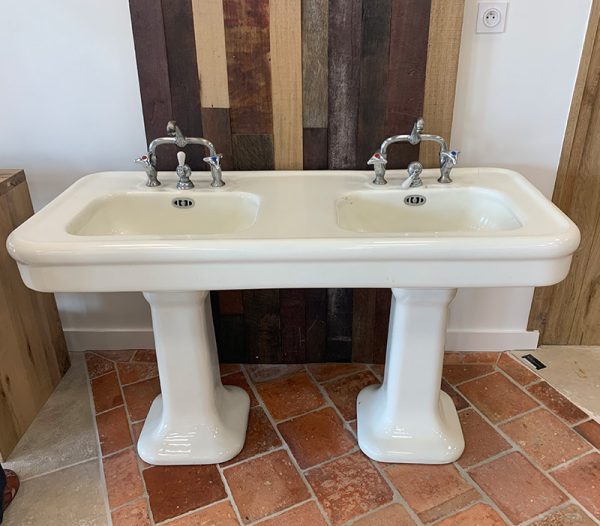 Ceramic double washbasin