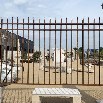Traditionnal solid steel railings