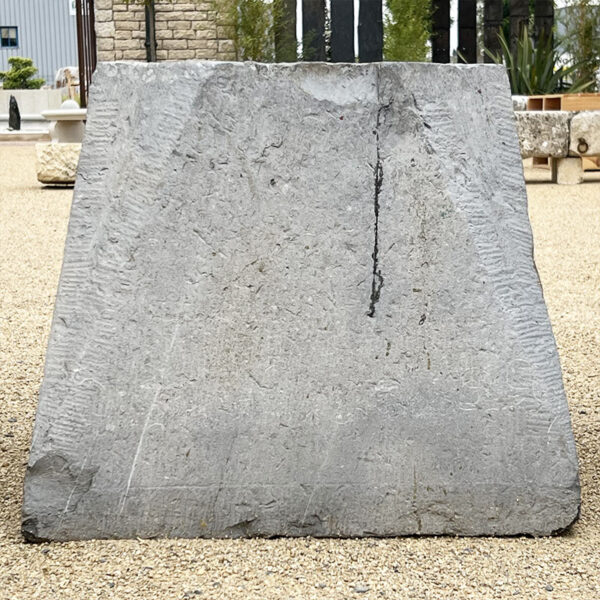 Good condition of the stone plinth