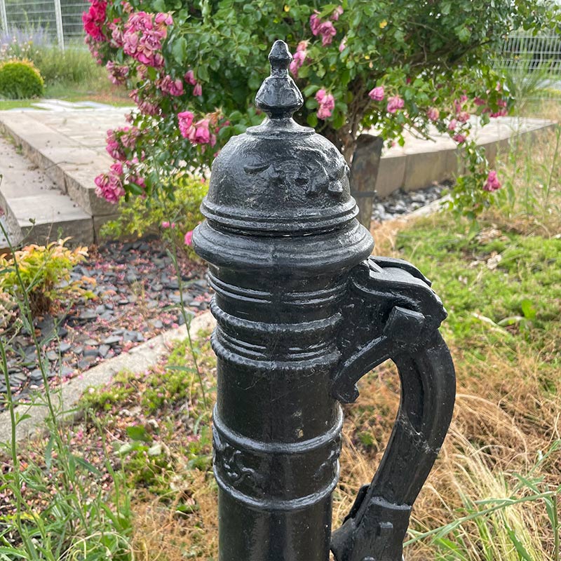 Garden Water Pump Vintage green Cast Iron Vintage Water Pump water feature